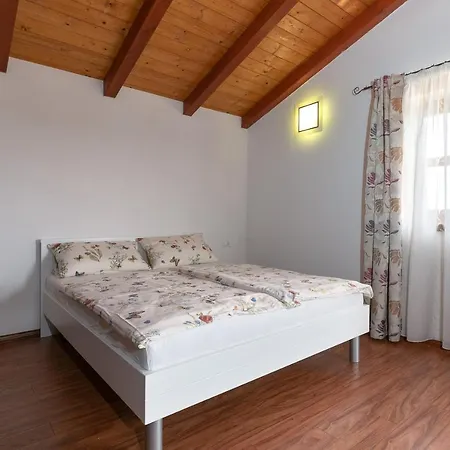Villa Shirin Radossi
