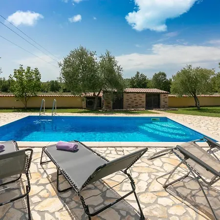 Villa Shirin
