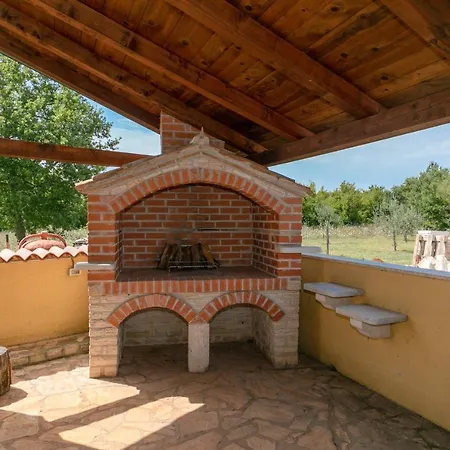 Villa Shirin Radossi